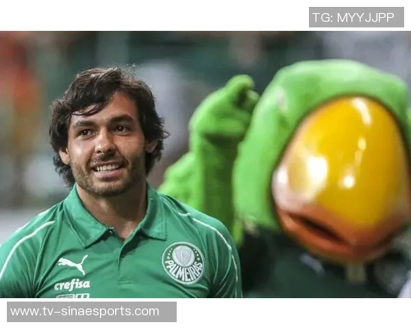 东体：让克劳德首秀精彩表现赢得球迷认可或将成为成功引援的标志